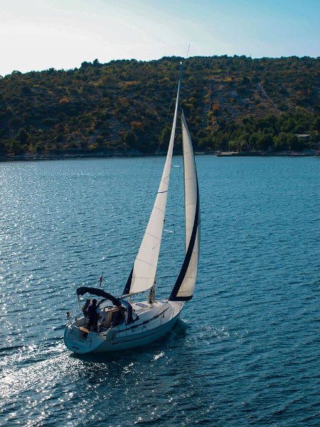 Bavaria 32