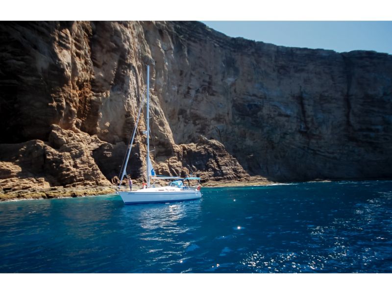 Bavaria 37 Owner version