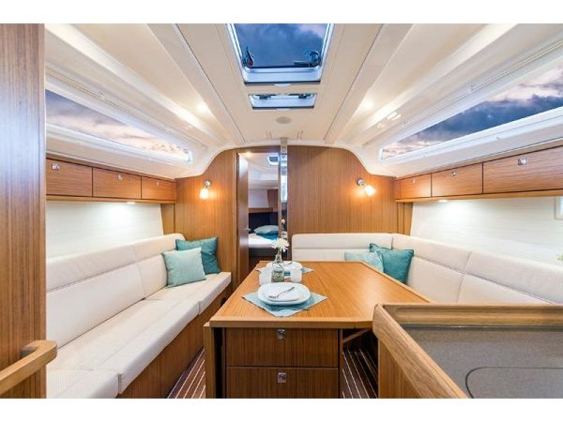 BAVARIA 37 CRUISER