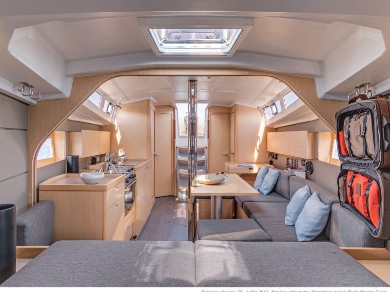 OCEANIS 38