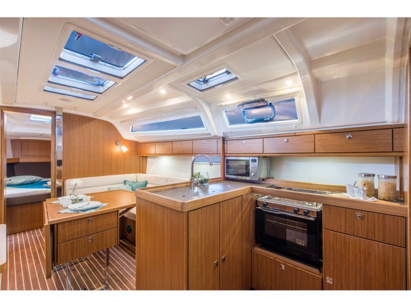 Bavaria Cruiser 37