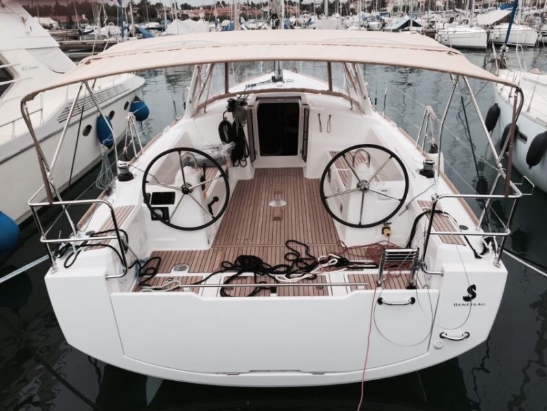 OCEANIS 38