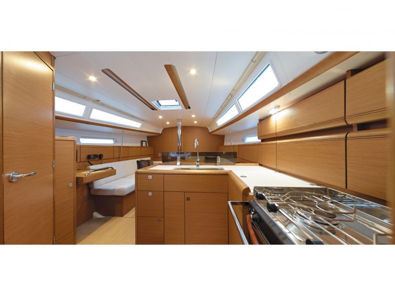 Sun Odyssey 389