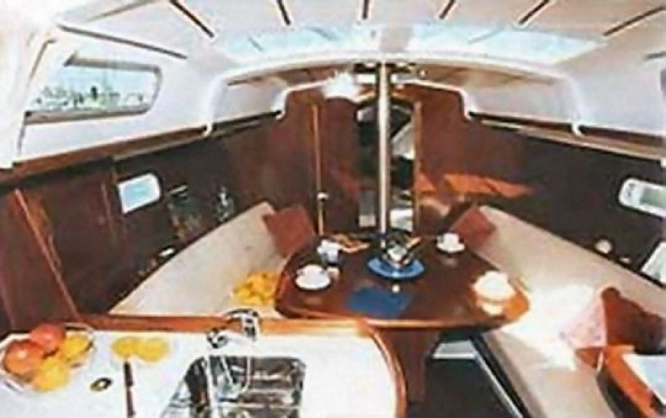 Oceanis 323