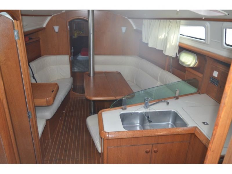 Sun Odyssey 35