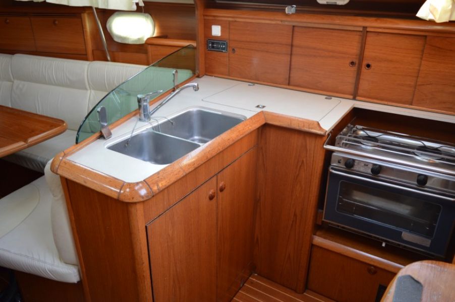 Sun Odyssey 35