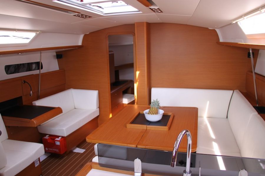 Sun Odyssey 439 owner version 