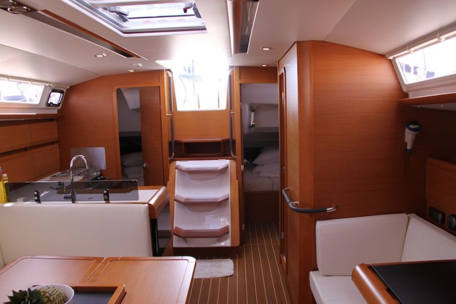 Sun Odyssey 439 owner version 