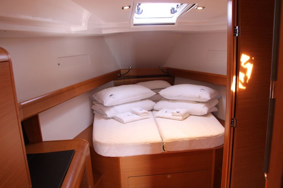 Sun Odyssey 439 owner version 