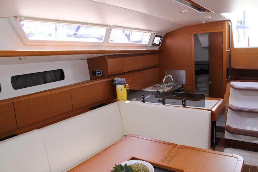 Sun Odyssey 439 owner version 