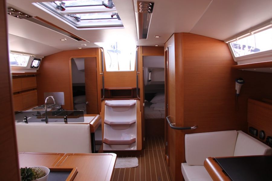 Sun Odyssey 439 owner version 