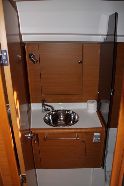 Sun Odyssey 439 owner version 