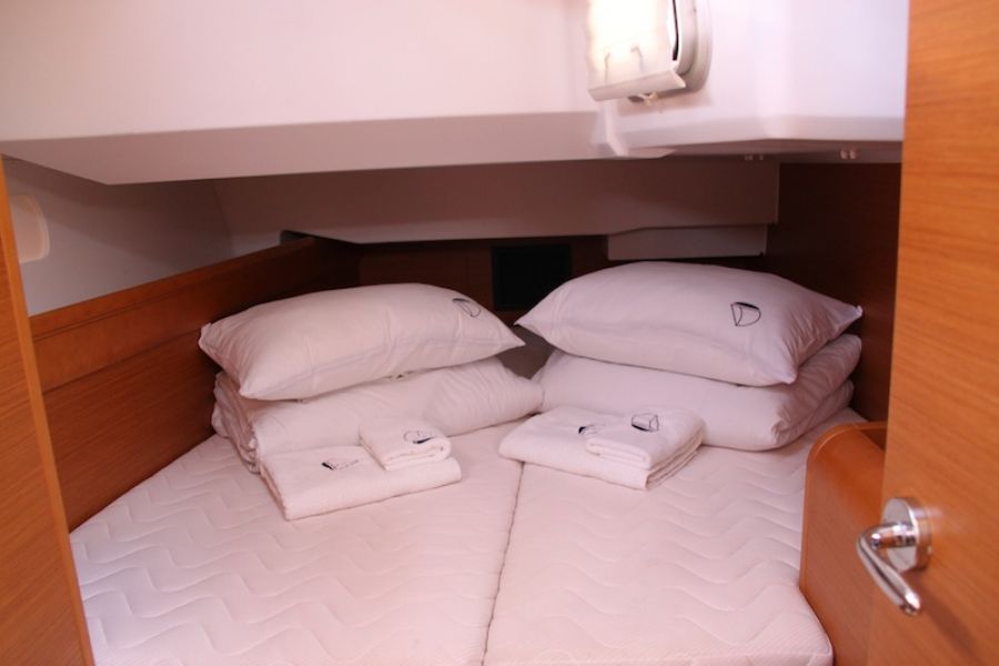 Sun Odyssey 439 owner version 