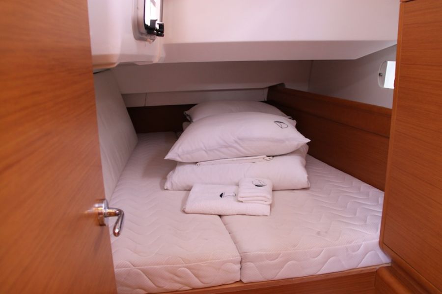 Sun Odyssey 439 owner version 