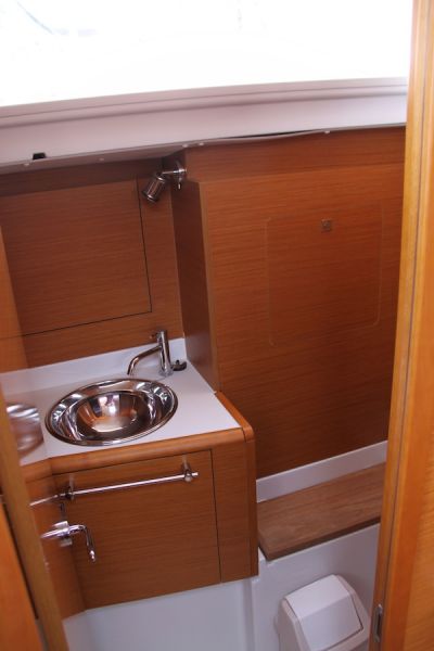Sun Odyssey 439 owner version 