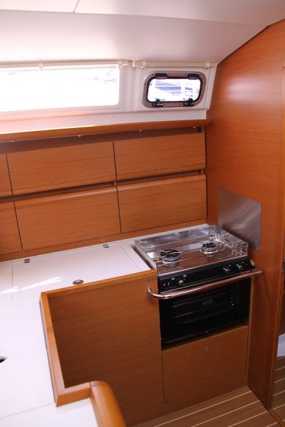 Sun Odyssey 439 owner version 