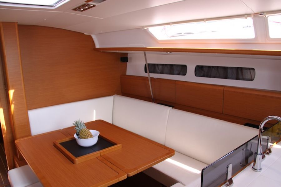Sun Odyssey 439 owner version 