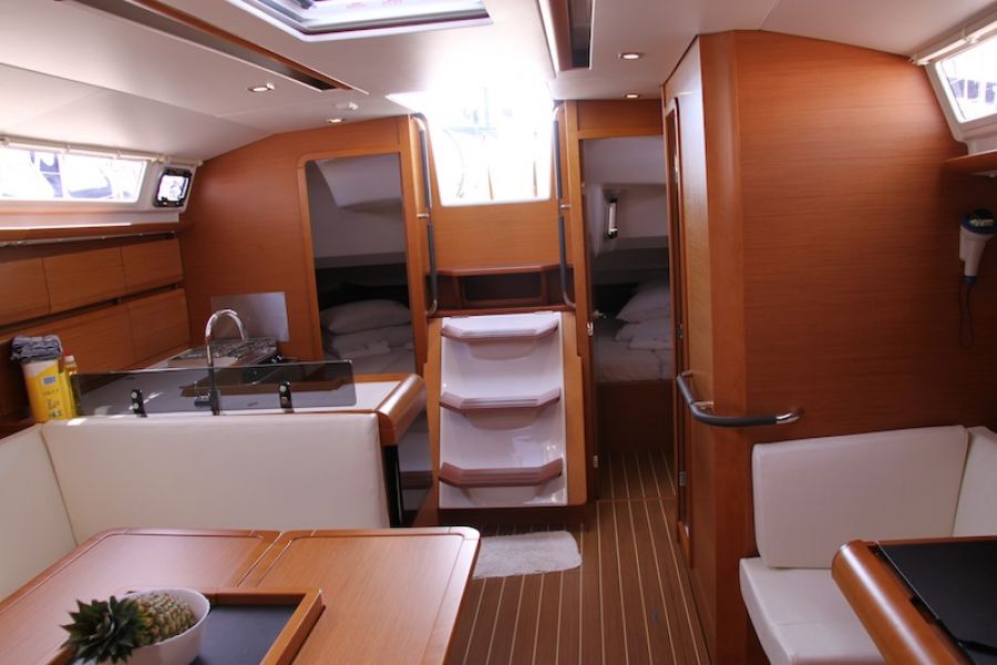 Sun Odyssey 439 owner version 