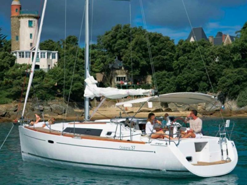 OCEANIS 37 (3 CAB)