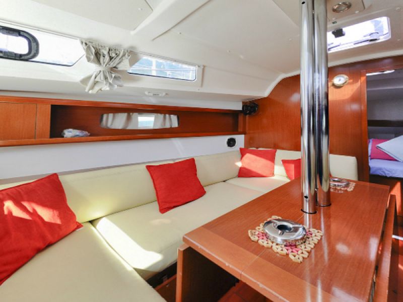 Oceanis 34