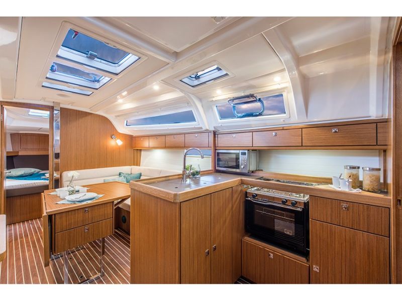 Bavaria 37 15