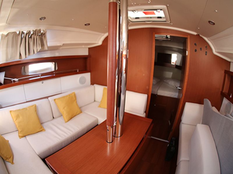 Oceanis 37
