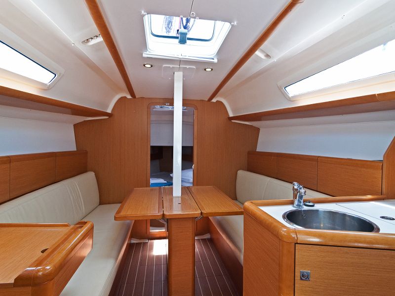Sun Odyssey 33i
