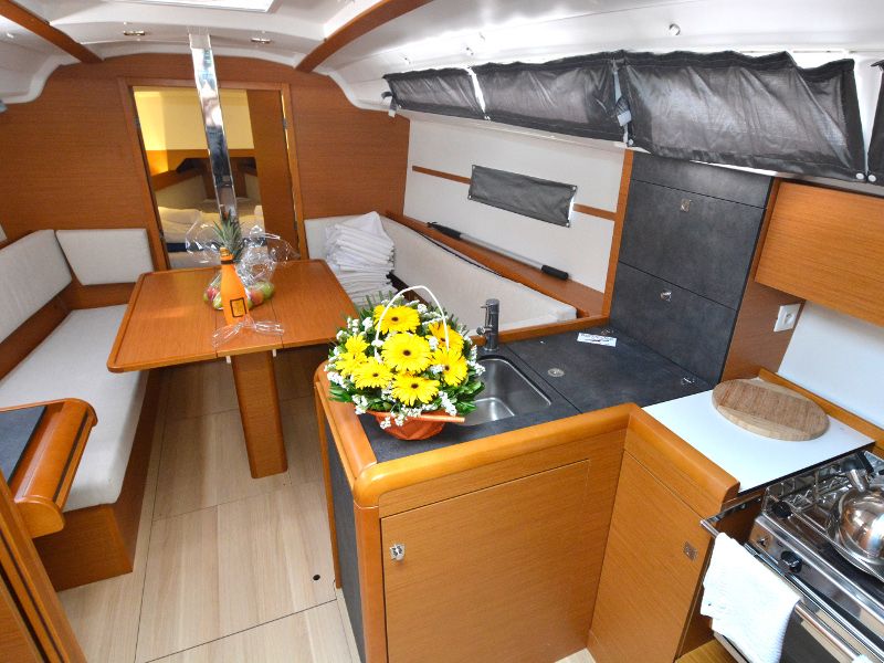 Sun Odyssey 349