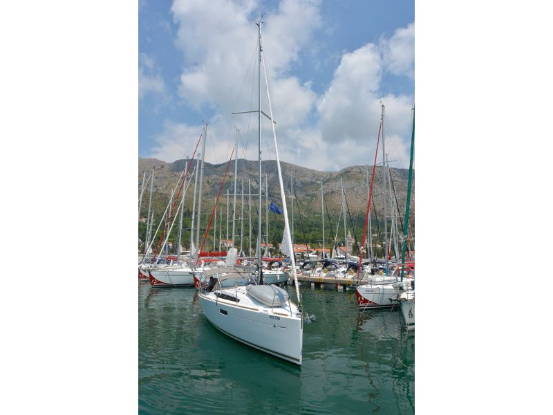 Sun Odyssey 349