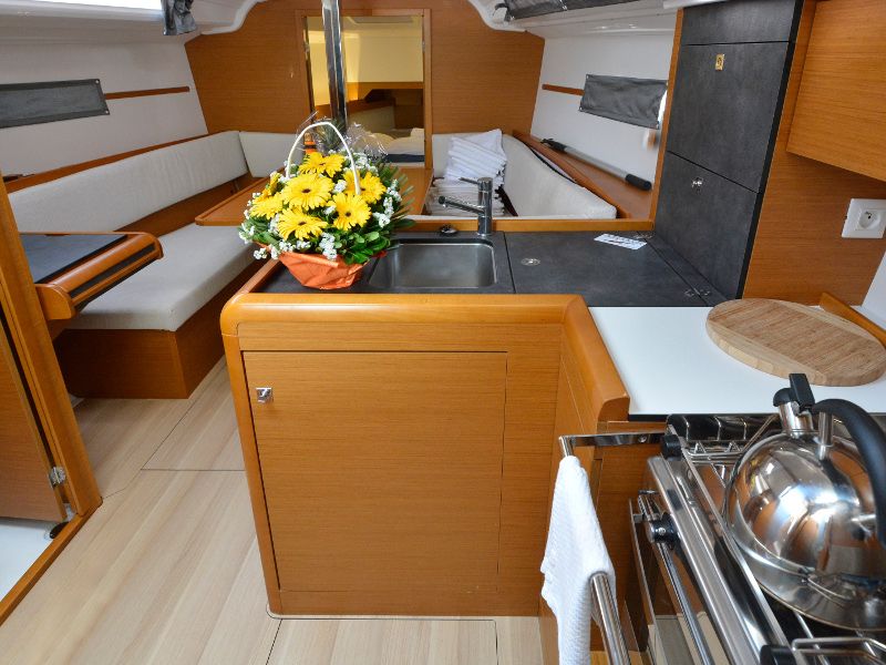 Sun Odyssey 349