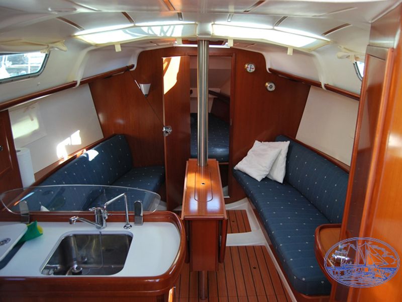 Oceanis 323