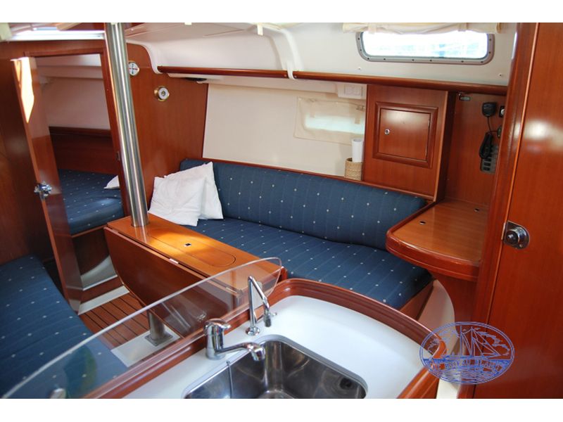 Oceanis 323