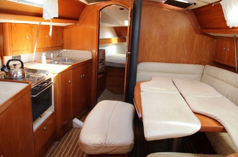 Sun Odyssey 371