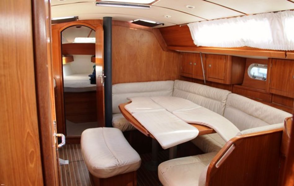 Sun Odyssey 371