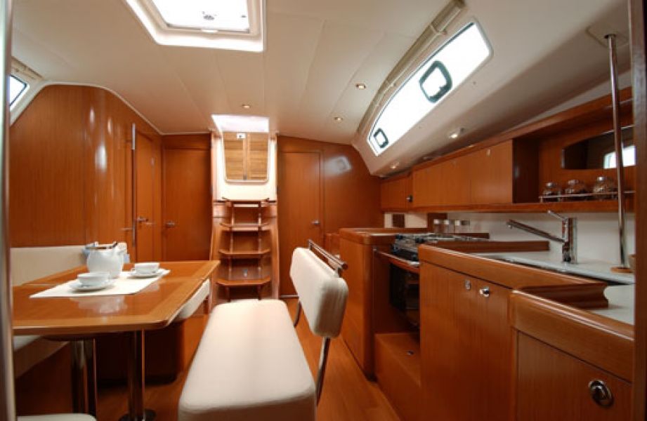 Oceanis 43