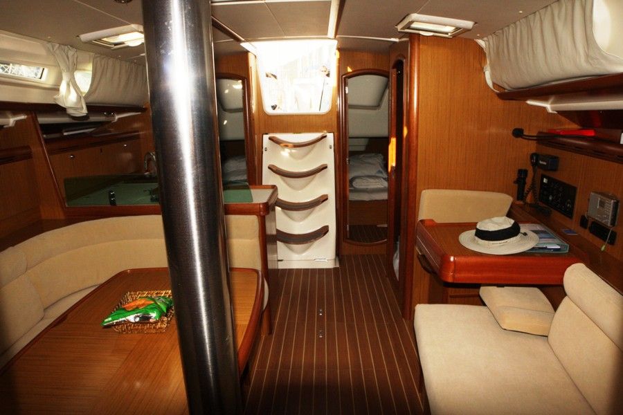 Sun Odyssey 42i