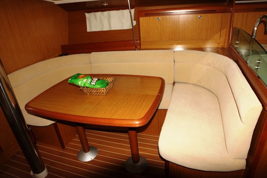 Sun Odyssey 42i