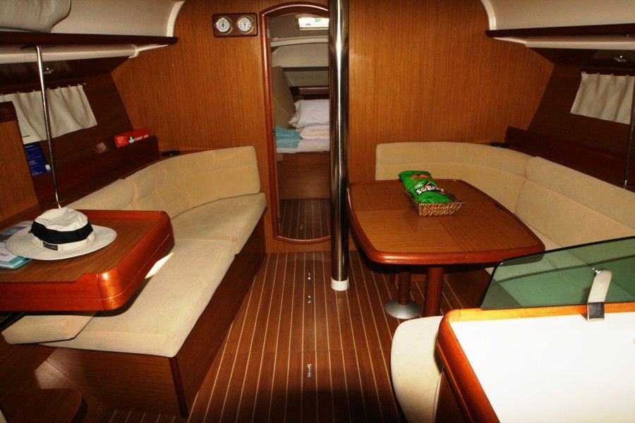 Sun Odyssey 42i