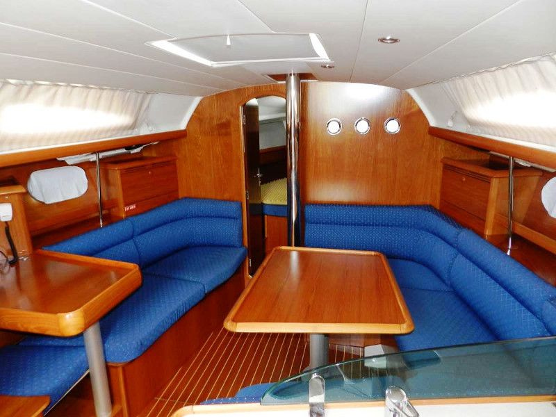 Sun Odyssey 37