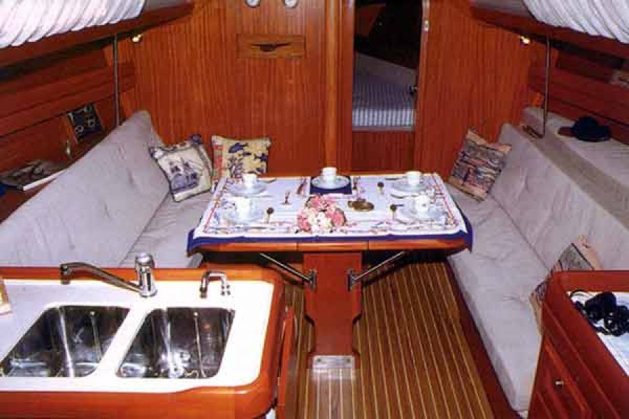Dufour 350