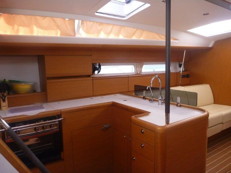 Jeanneau 53 - 5 + 1 cab