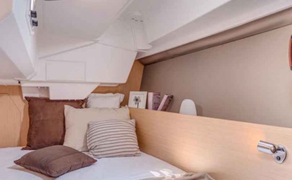 Oceanis 38