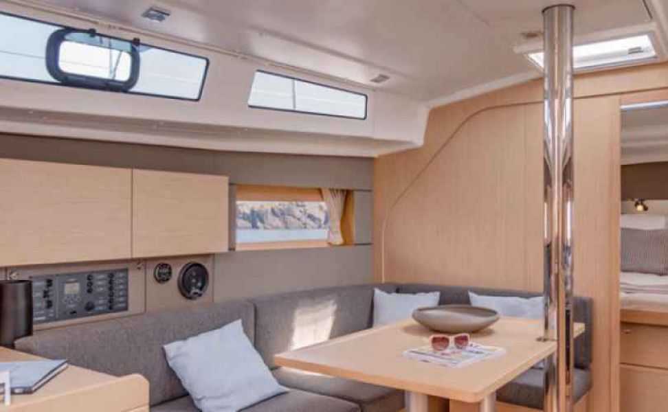 Oceanis 38