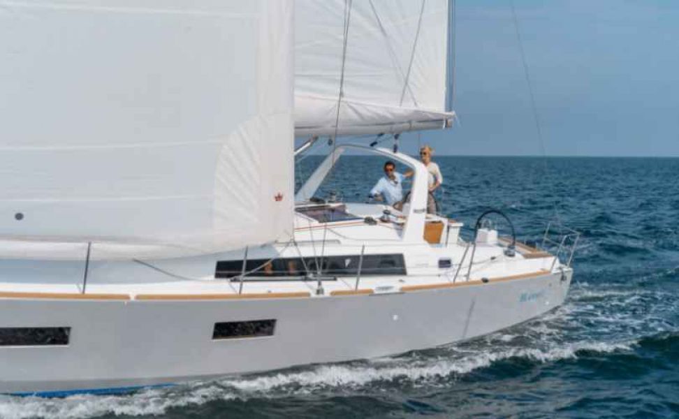 Oceanis 38
