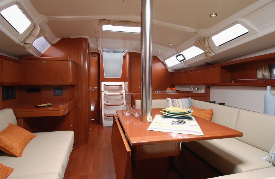 Oceanis 37