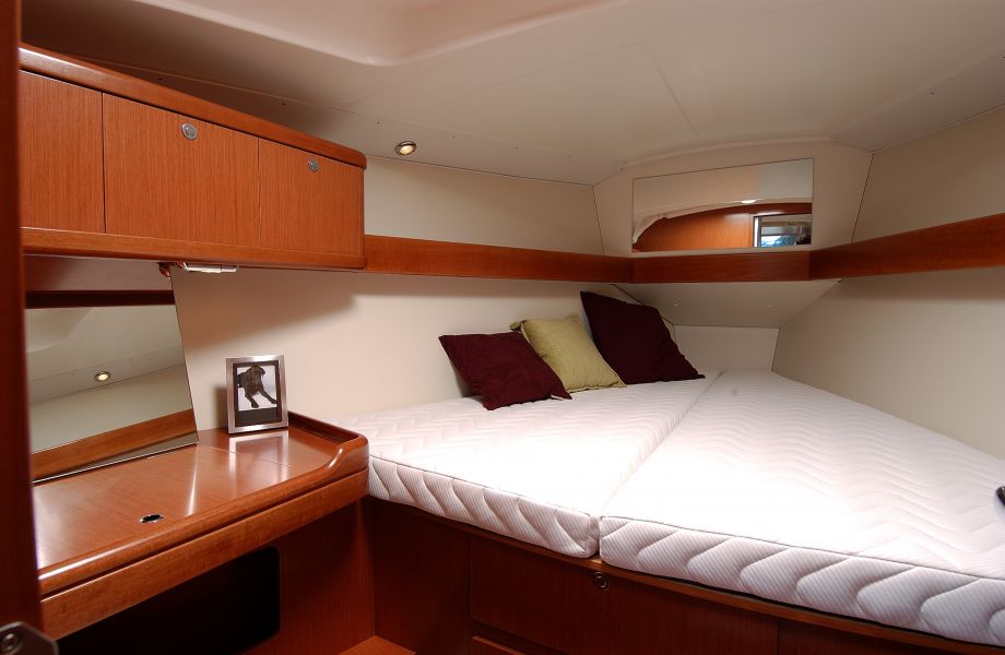 Oceanis 37
