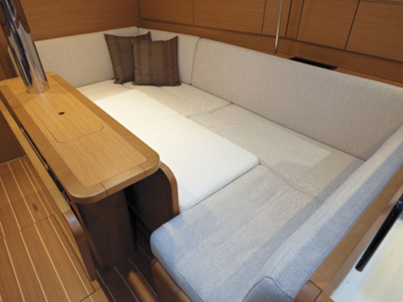 Sun Odyssey 379