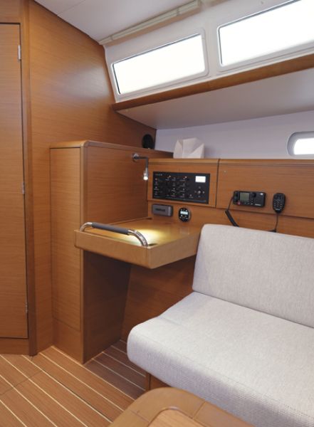 Sun Odyssey 379