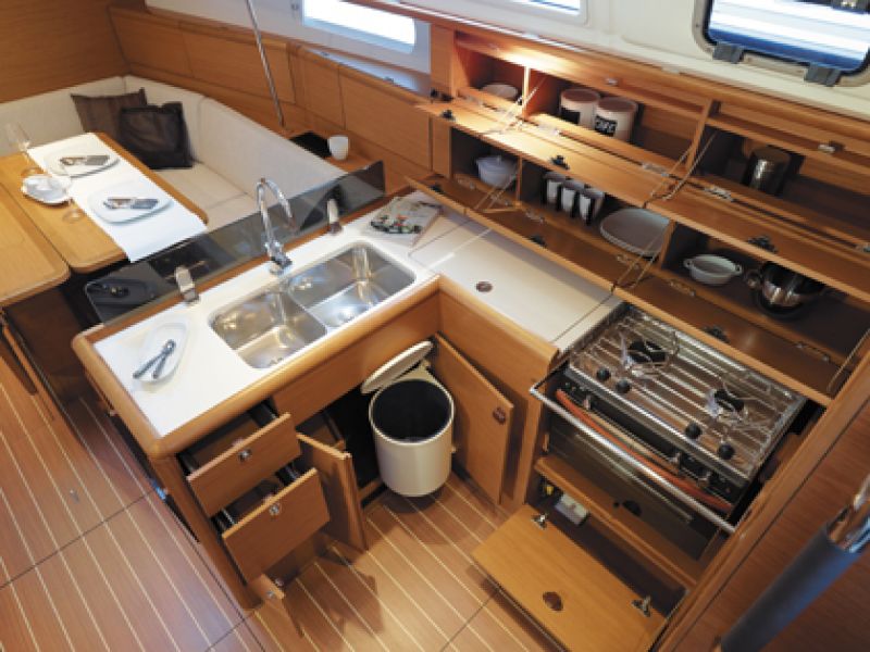 Sun Odyssey 379