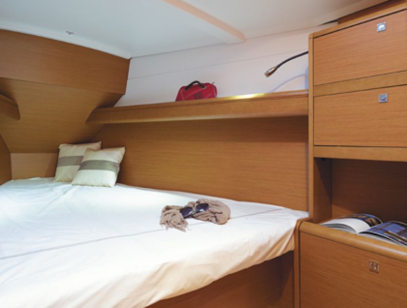 Sun Odyssey 379